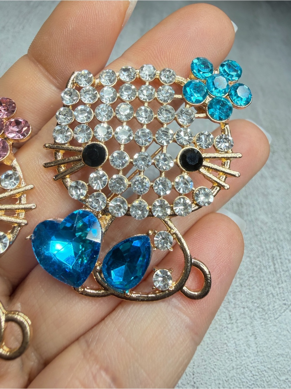 Hello Kitty Style Rhinestone Cat Brooch Pendants Set of 2 Pink Blue 1.85 Inches - Picture 4 of 8